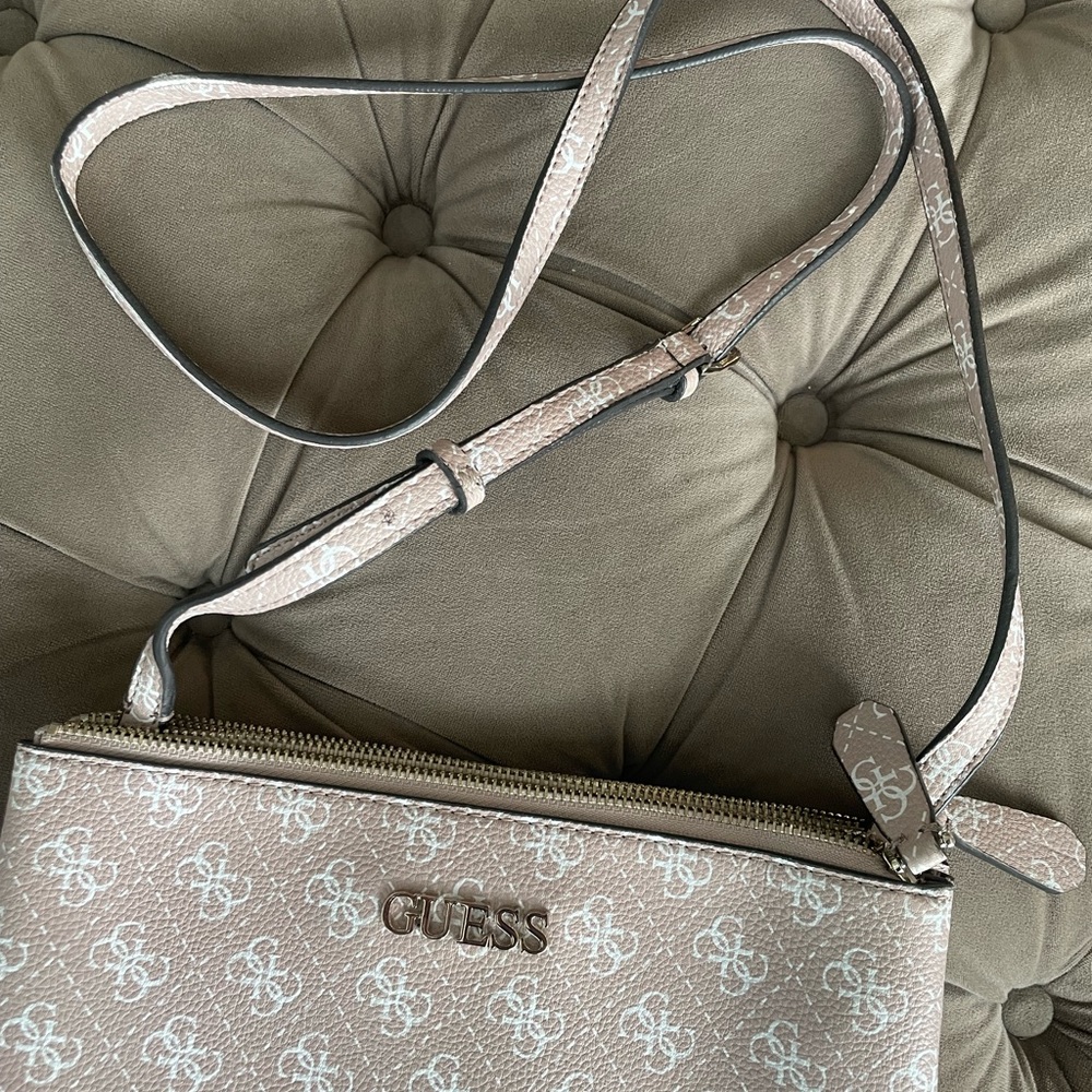 Guess Purse - Picture 3 of 8